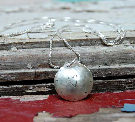 clamshell-pendant clamshell-pendant