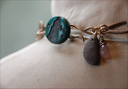 clasp_detail_e clasp_detail_e