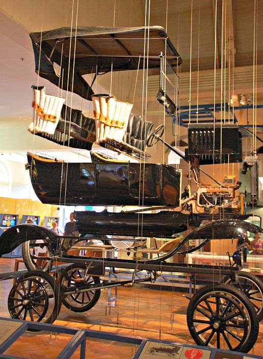 Ford Museum: contruction of a Model T